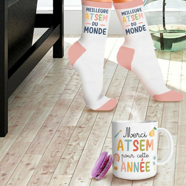 Coffret cadeau mug et chaussettes - ATSEM – Image 3